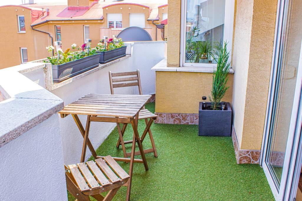 Panoramic In Old Town Apartment