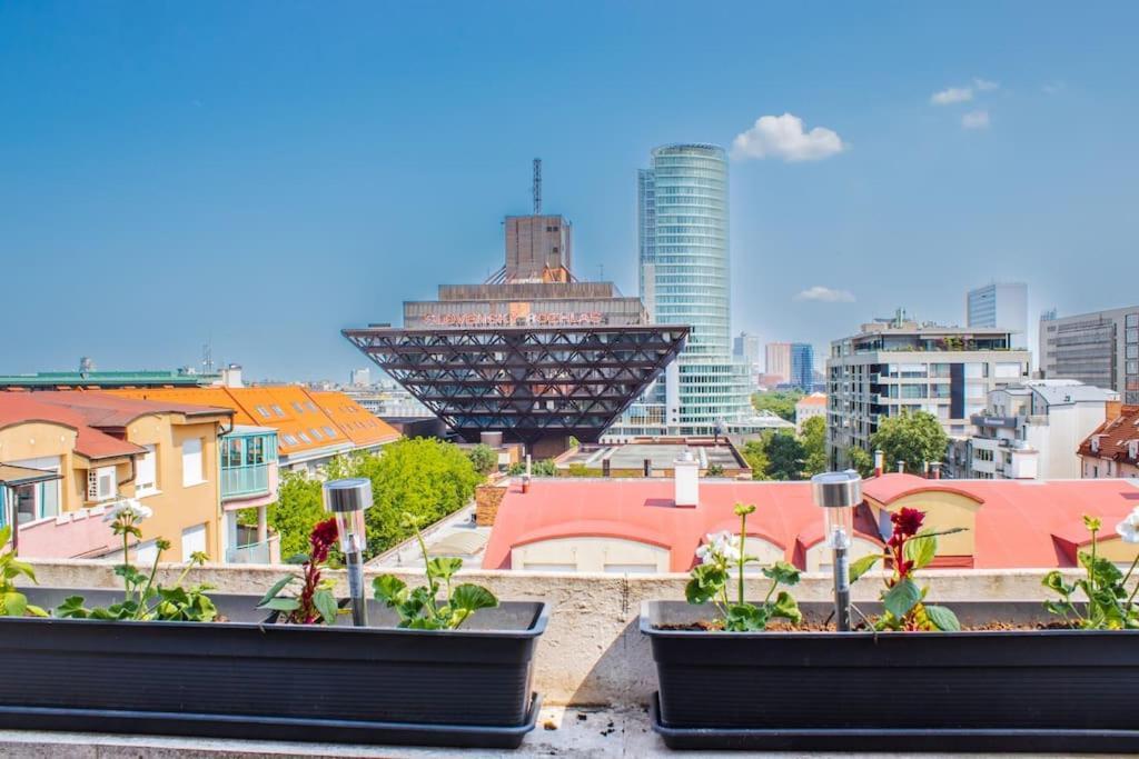 Panoramic In Old Town Apartment